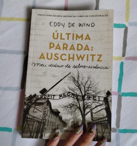 Foto do livro "Última parada: Auschwitz".